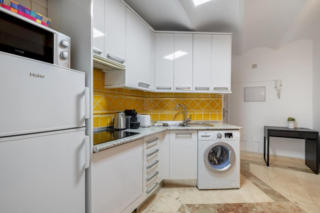2 Bedroom 1 Bathroom Furnished - Sol - Cozy Vintage - Mintystay Мадрид Экстерьер фото
